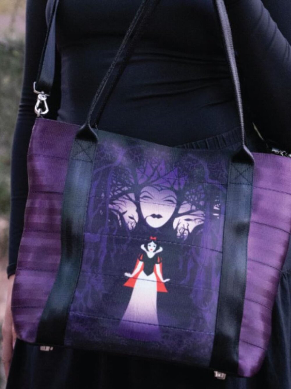 Harveys x Disney Good vs. Evil - One More Bite Tote Bag Snow White Evil Queen
